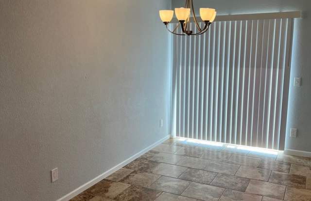 3 Bedroom, 2 Bathroom Home - Located in the South Suburbs! Gallery 4