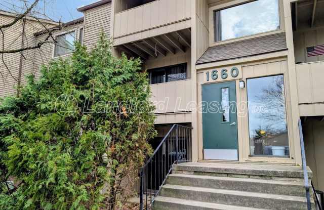 Updated 2-Bedroom Condo Steps from Crocker Park – Pool  Clubhouse photos photos