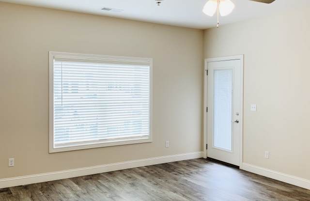 1235 Kenilwood Way Gallery 2