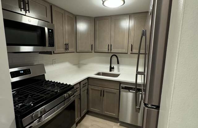 703 E 12th St photos photos