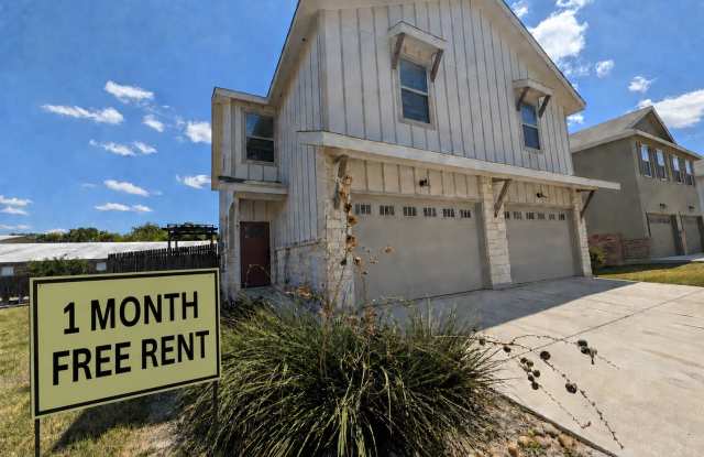 3/2.5/1.5 Duplex /Easy access to I-35 / Fridge, Washer, Dryer / Fenced in yard / NBISD photos photos