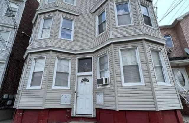 17 FRANKLIN AVE - 17 Franklin Avenue, Harrison, NJ 07029