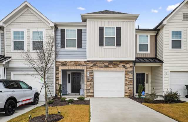 Charming 3BR Townhome in Clayton - 16 Honeydew Way, Clayton, NC 27520