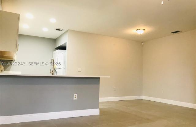 565 NW 100th Pl Gallery 3