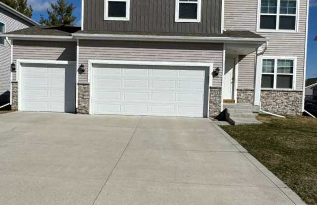 Spacious 4 Bedroom Home in Ankeny with 3-car garage  private backyard!! photos photos