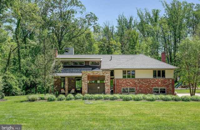 1127 WINDING Drive Gallery 3