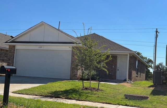 First Month Free! - 1309 Tortoise Wood Road, Norman, OK 73071 First Month Free! - 1309 Tortoise Wood Road, Norman, OK 73071