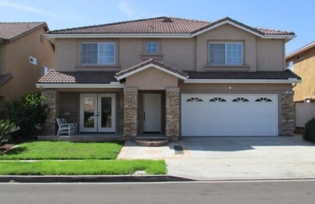 Beautiful 5 Bedroom 4 Bathroom Home in West Irvine photos photos
