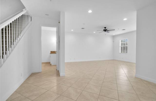 6809 N Lakeside Circle Gallery 4