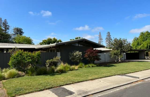 Mid-Century Modern in sought after Sherwood Forest neighborhood! Gallery 1