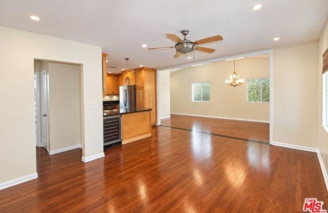 5846 Encino Ave Gallery 2