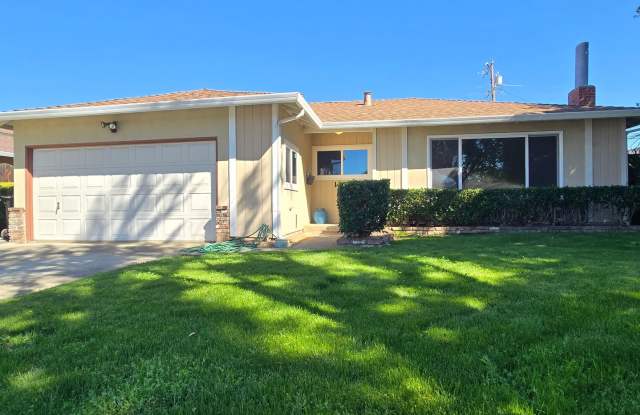 Single Family Home, Quartz Countertops, Fresh Paint, Wood Floors, New Carpet, New Windows, Patio with Yard! Gallery 1