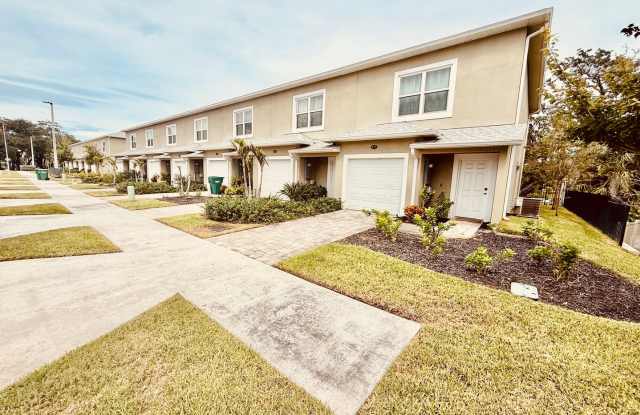 BOAT OWNERS DREAM CORNER-LOT WATERFRONT TOWNHOUSE IN ELBOW CREEK TOWNHOMES Gallery 3