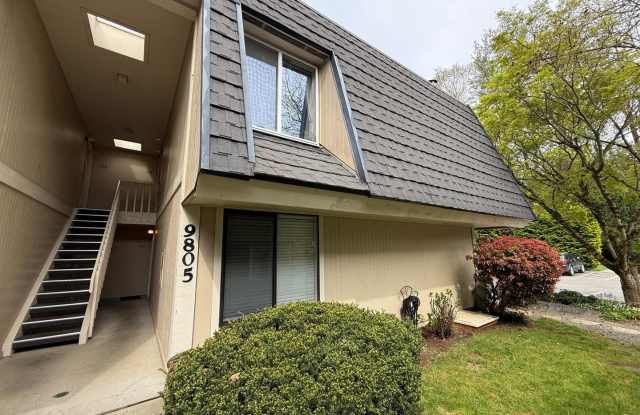 Updated 2BR Condo Near Juanita Village & Beach – Pool, Gym, Parking Included photos photos