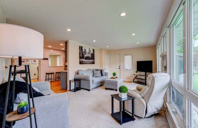 1471 Lombard Avenue Gallery 3