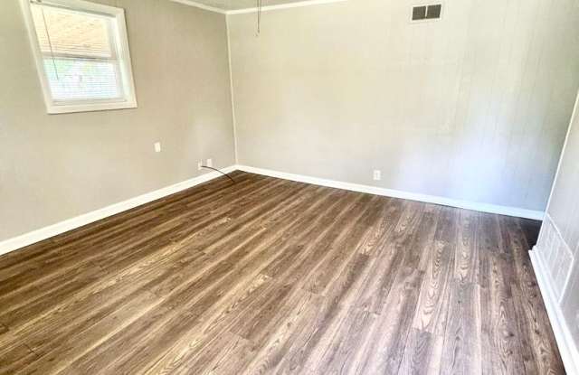 2215 Sutton-Move in ready! Gallery 3
