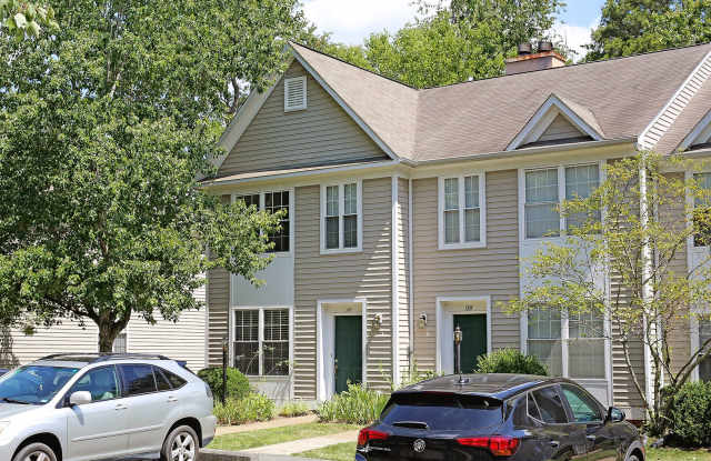 Light-Filled End-Unit Townhome in Forest Lakes North photos photos