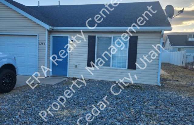 Move-In Discount!!!  3 bed 2 bath - Twin Home Gallery 1