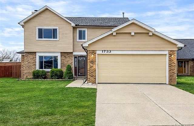 1733 Fern Court photos photos