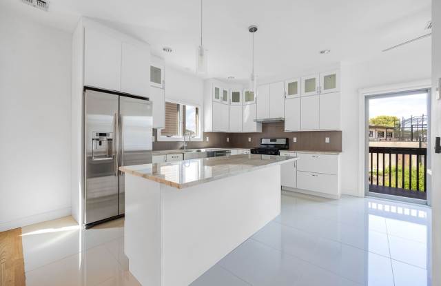 Renovated 3-level townhouse in Cliffside Park (Left side) Gallery 4