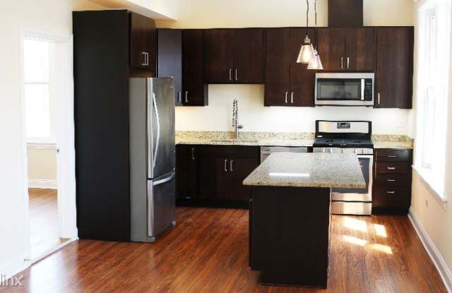 2046 W Evergreen Ave 3 - 2046 West Evergreen Avenue, Chicago, IL 60622
