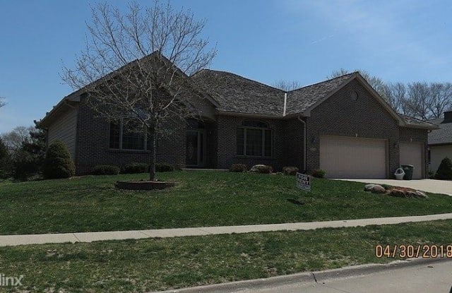 4015 Greenview Drive - 4015 Greenview Drive, Urbandale, IA 50322