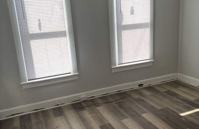 Charming 2 Bedroom 1 Bath Home for Rent Gallery 4