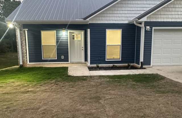 3 BED 2 BATH HOUSE ON AN ACRE OF LAND! Pet friendly! - 101 County Road 732, Craighead County, AR 72401