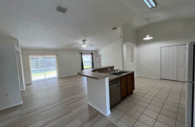 $1,895 ** 3 Bed / 2 Bath * Single Family Home Gallery 4