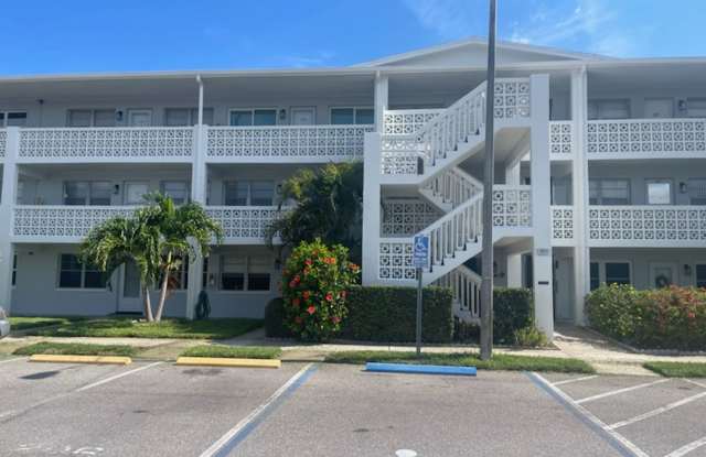1 BEDROOM 1.5 BATH CONDO IN VIBRANT 55+ COMMUNITY - 1001 77th Avenue North, St. Petersburg, FL 33702