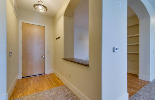 2-Bed/2-Bath in Green Hills/Belmont/Vanderbilt Gallery 3
