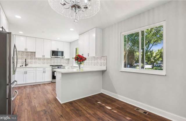 7081 LEEWOOD FOREST Drive Gallery 3