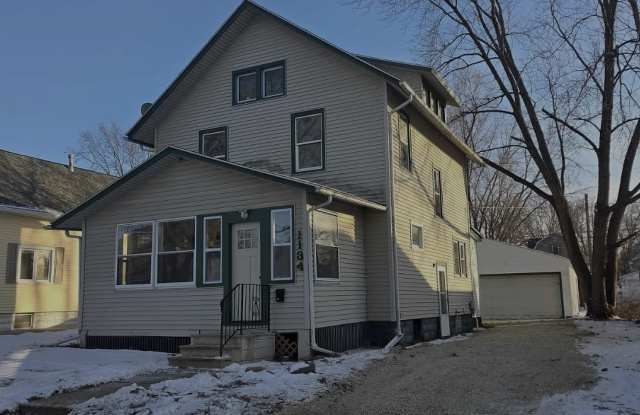1134 Bertch Ave - 1134 Bertch Avenue, Waterloo, IA 50702
