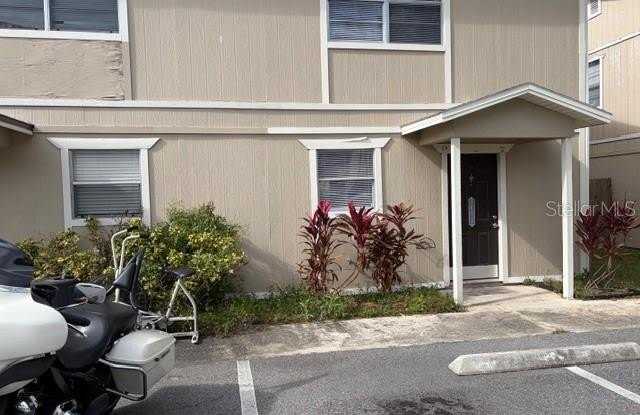 140 DOUGLAS ROAD W photos photos