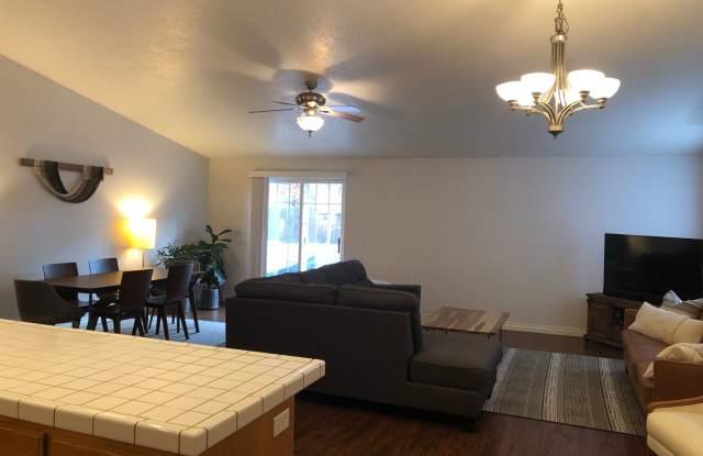 Ranch style home close to river & trails, with A/C! Gallery 4