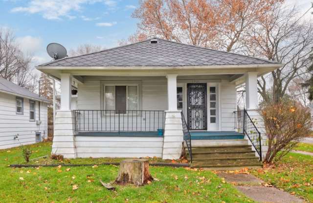 Charming 2 Bedroom, 1 Bath Home on Reed St – Move-In Ready! - 1321 Reed Street, Saginaw, MI 48602