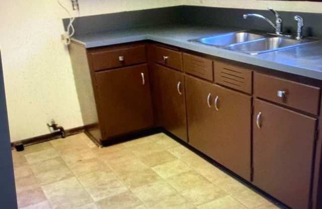 Awesome Location! 3-Bedroom, 1.5 Bathroom w/ Rec Room Single Family House - Ready by 11/15! Gallery 1