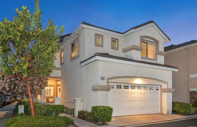 3 bedroom in Gated Victoria Community! photos photos