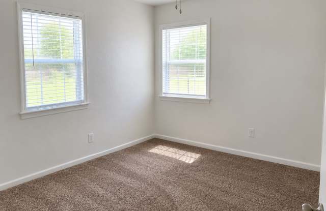 2602 NW Commerce Circle Gallery 3