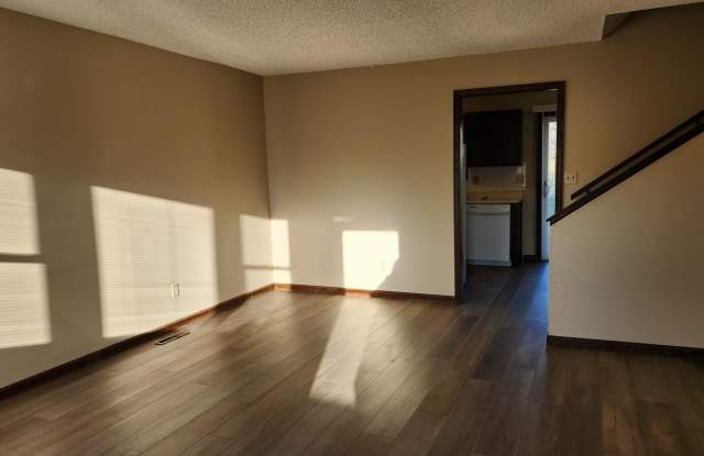 2 bedroom on quiet street! Gallery 4