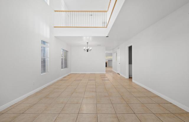 Charming 5 Bed |2.5 Bath Gallery 4