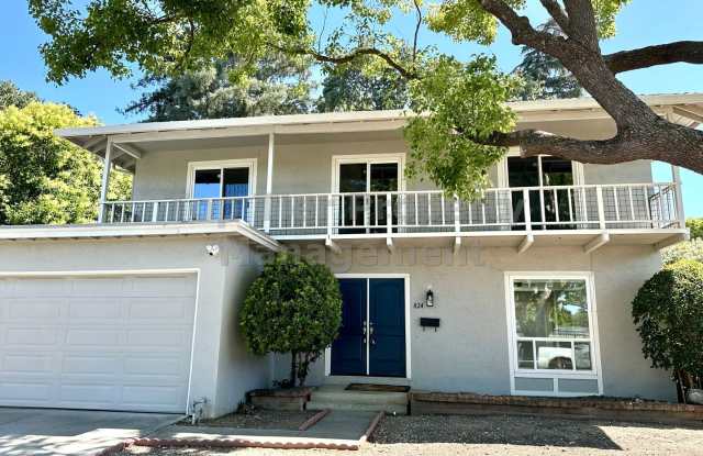 Beautiful and spacious 4 Bed/ 2.5 Bath/ 2,271 Sqft House in Concord available now for lease! photos photos