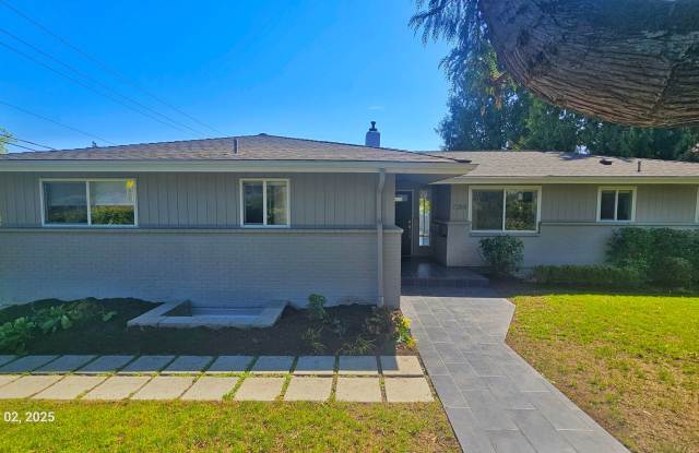 3 Bed, 2 Bath Apartment in Prime Roosevelt location photos photos