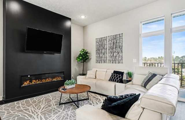 Fully Furnished Modern 3BR Retreat | Penthouse + Skyline Views - 630 North 46th Street, Omaha, NE 68132