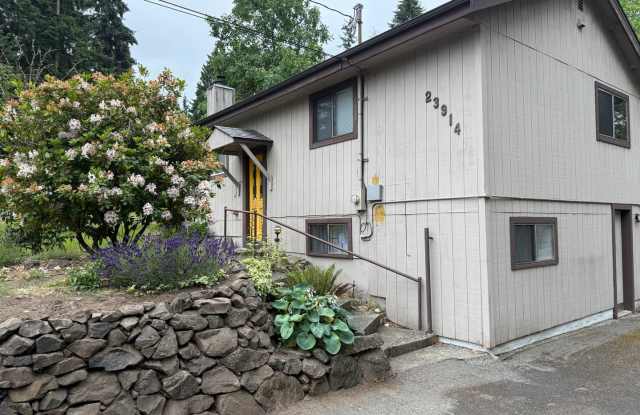 Spacious 2 Bed 1 Bath Bothell Home $2500/mo. photos photos