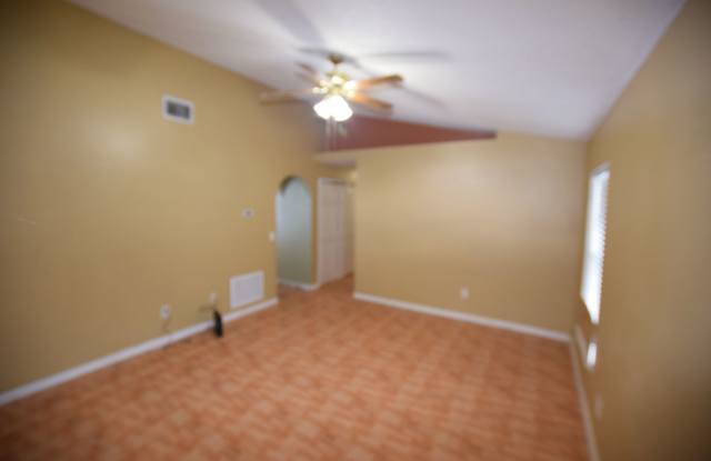 This charming 3 Bedroom, 2 Bath Single Family Home For Rent at 2216 Phonecia Ct. Orlando, FL 32837 Gallery 4