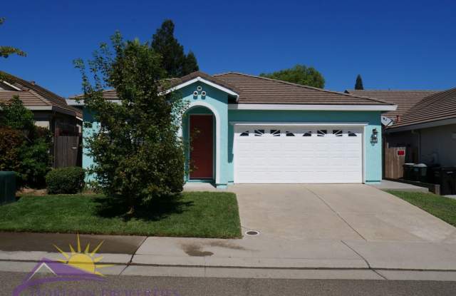 Bright Open 2 Bed 2 Bath 1,043 Sq Ft Antelope home - 5713 Grey Birch Way, Antelope, CA 95843