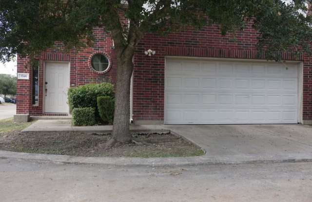 3746 E Ashford Villa Lane - 3746 East Ashford Villa Lane, Houston, TX 77082
