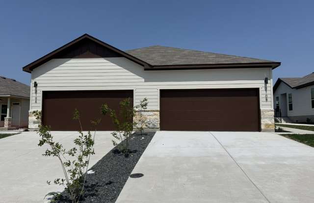 Luxury Duplex Available Today Gallery 1