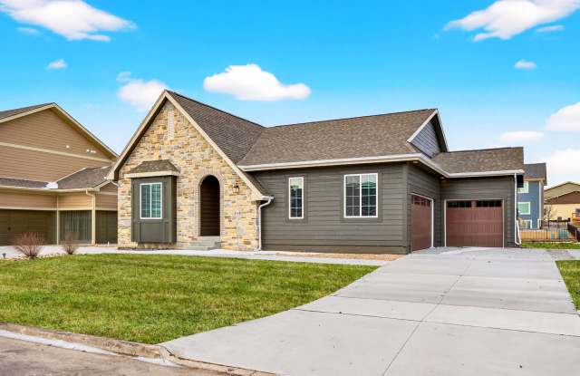 HIGH-END COMFORT!! 4 Bedroom, 3 Bathroom Home in Ankeny! photos photos